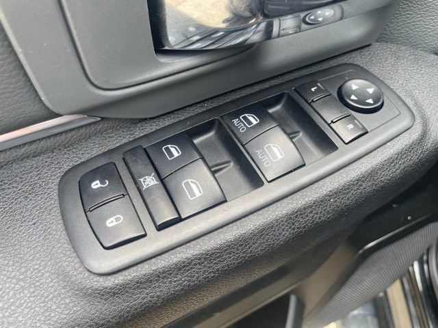 Used 2021 RAM 1500 Classic SLT RWD image 12