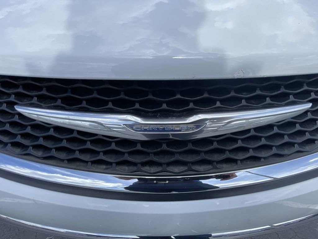 Used 2017 Chrysler 200 Limited Platinum FWD image 29