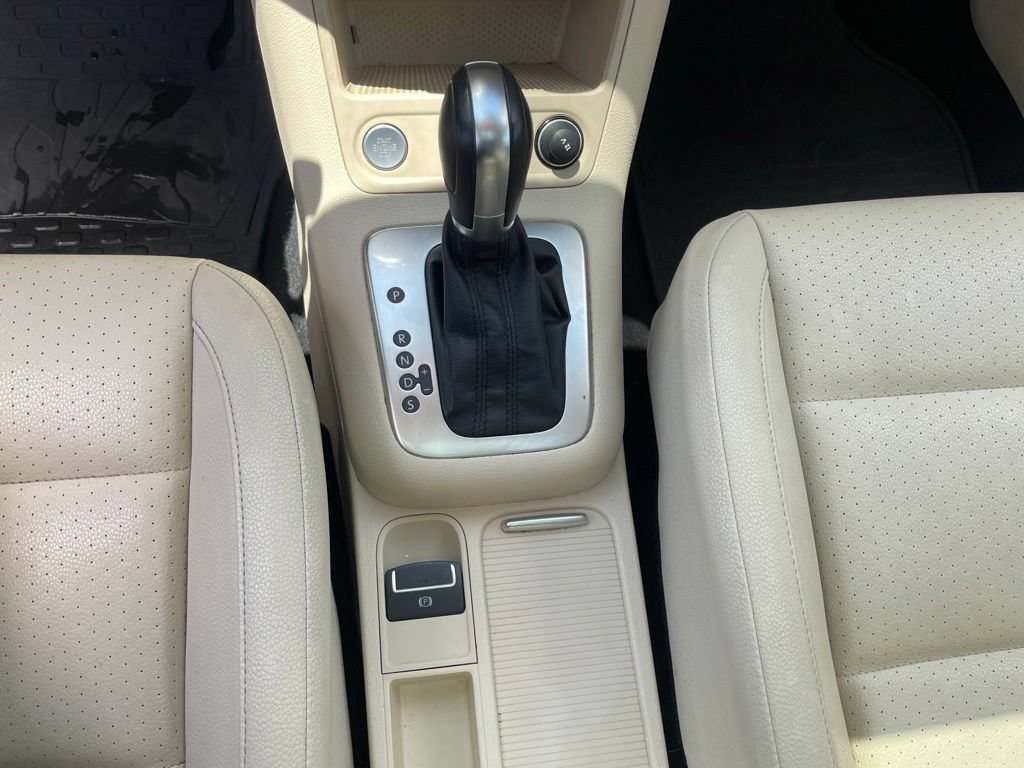 Used 2015 Volkswagen Tiguan SE FWD image 12