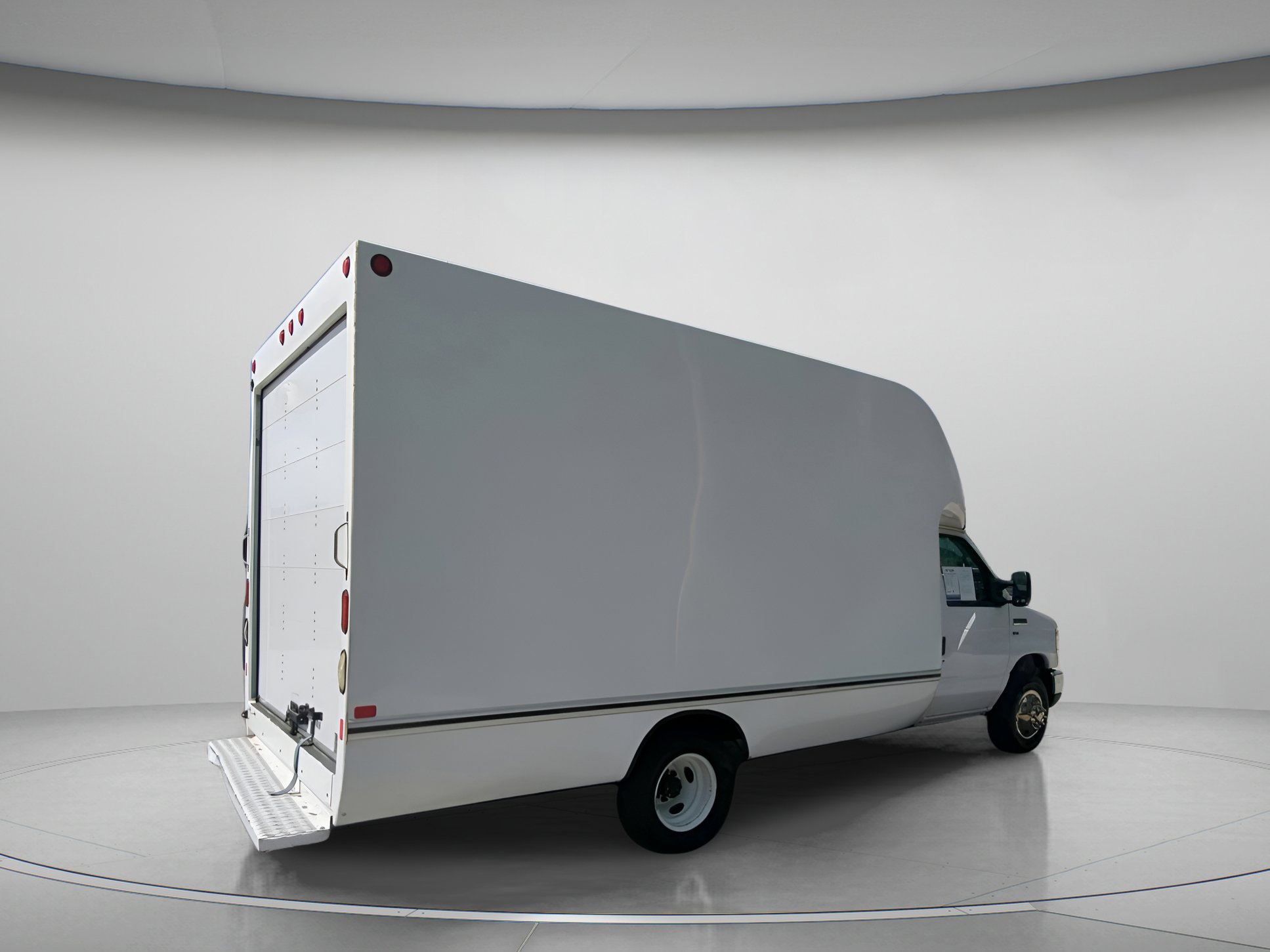 Used 2019 Ford E-350 and Econoline 350 Super Duty RWD image 29