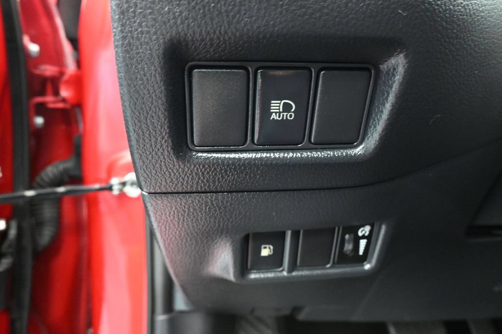 Used 2021 Toyota C-HR XLE FWD image 12