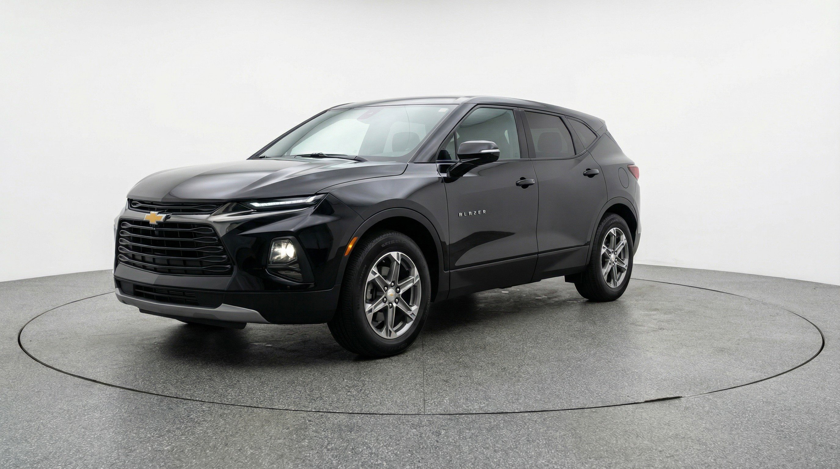 Used 2025 Chevrolet Blazer LT image 3