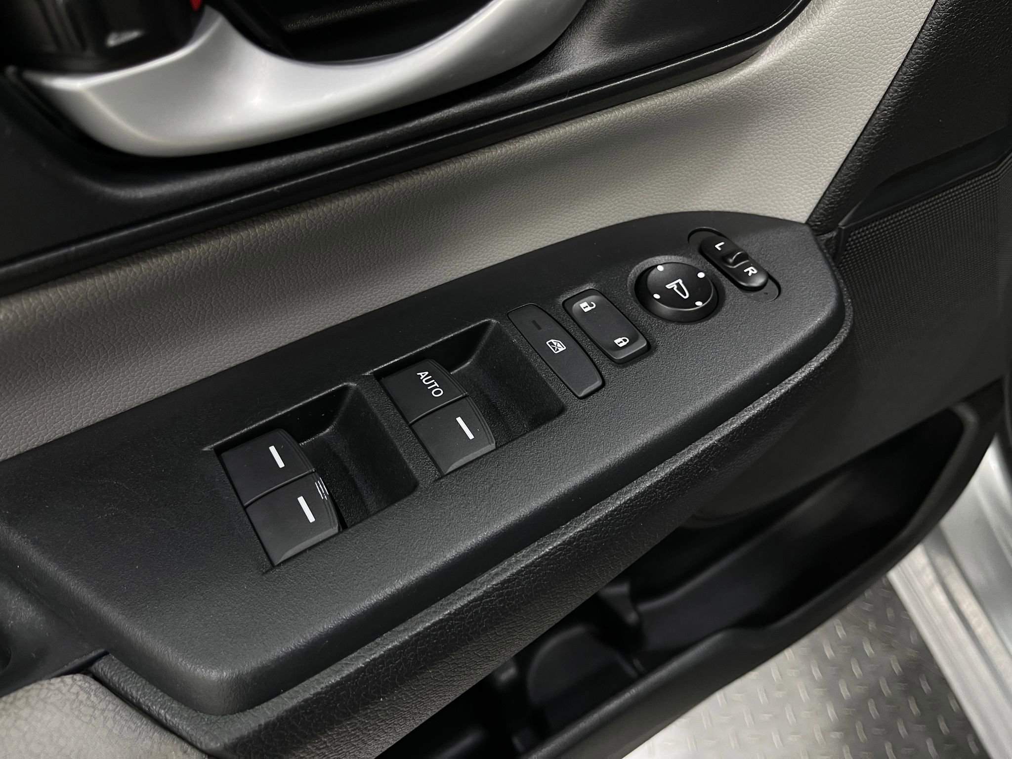 Used 2017 Honda CR-V LX image 13