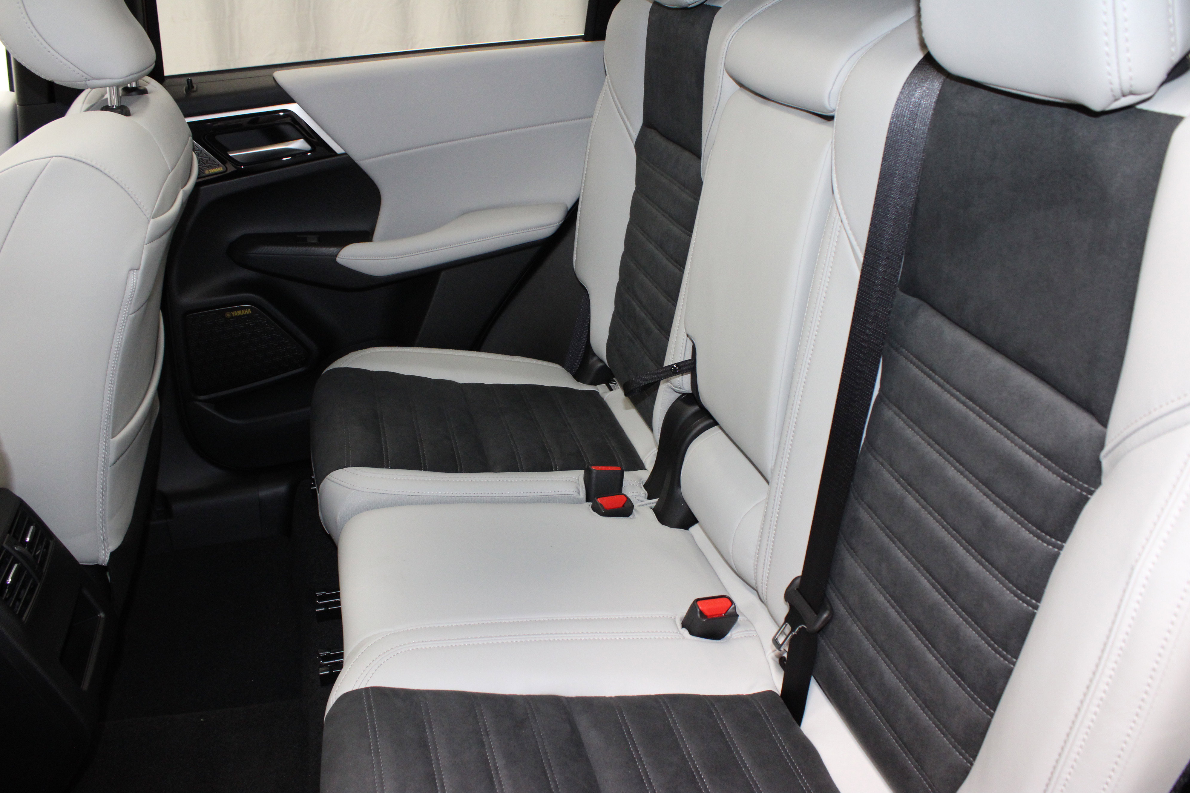 New 2025 Mitsubishi Outlander SE image 14