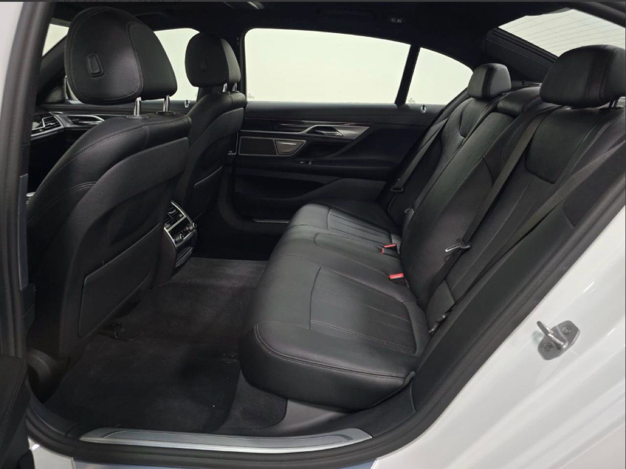 Used 2017 BMW 740i xDrive 740i xDrive Sedan image 13