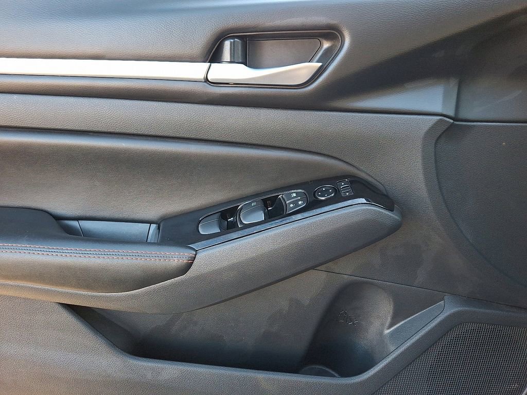 Used 2025 Nissan Altima 2.5 SR image 13