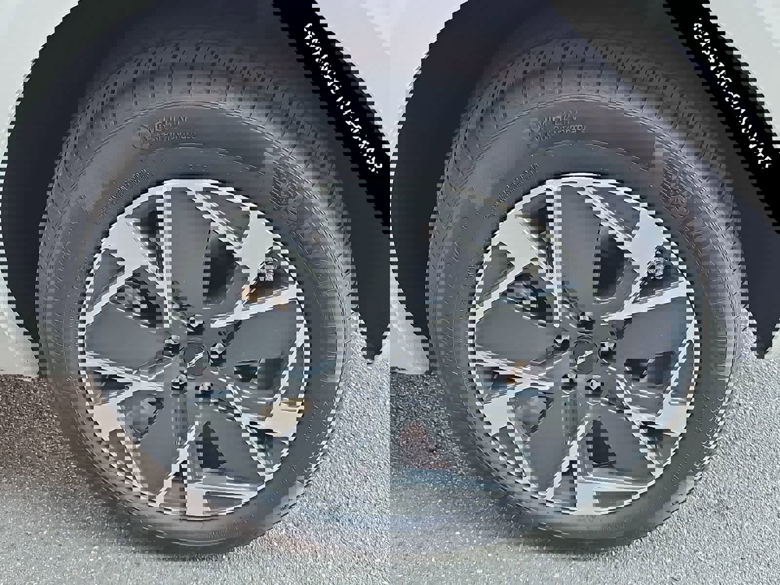 Used 2026 Genesis Electrified GV70 image 12