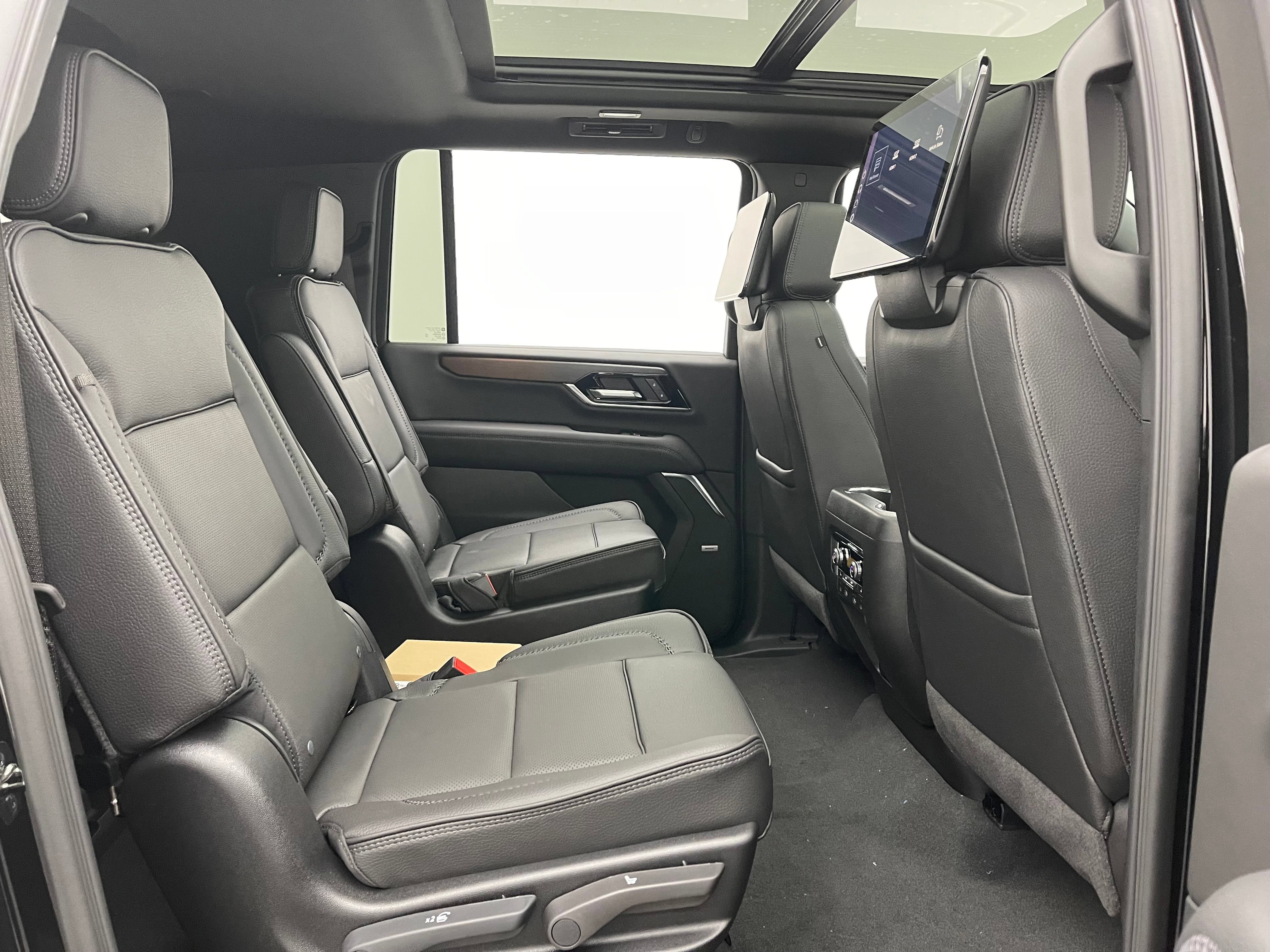 New 2026 GMC Yukon XL Denali w/ Denali Reserve Package AWD/4WD image 44