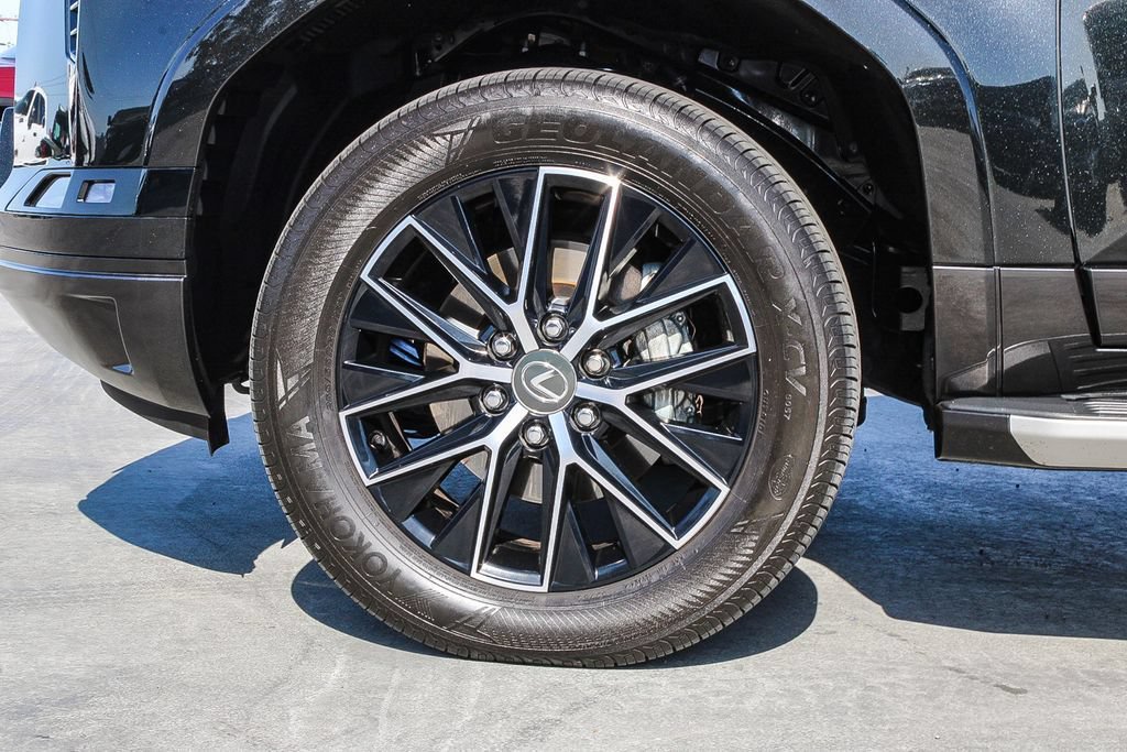 Used 2025 Lexus GX 550 w/ Cold Area Package AWD/4WD image 11