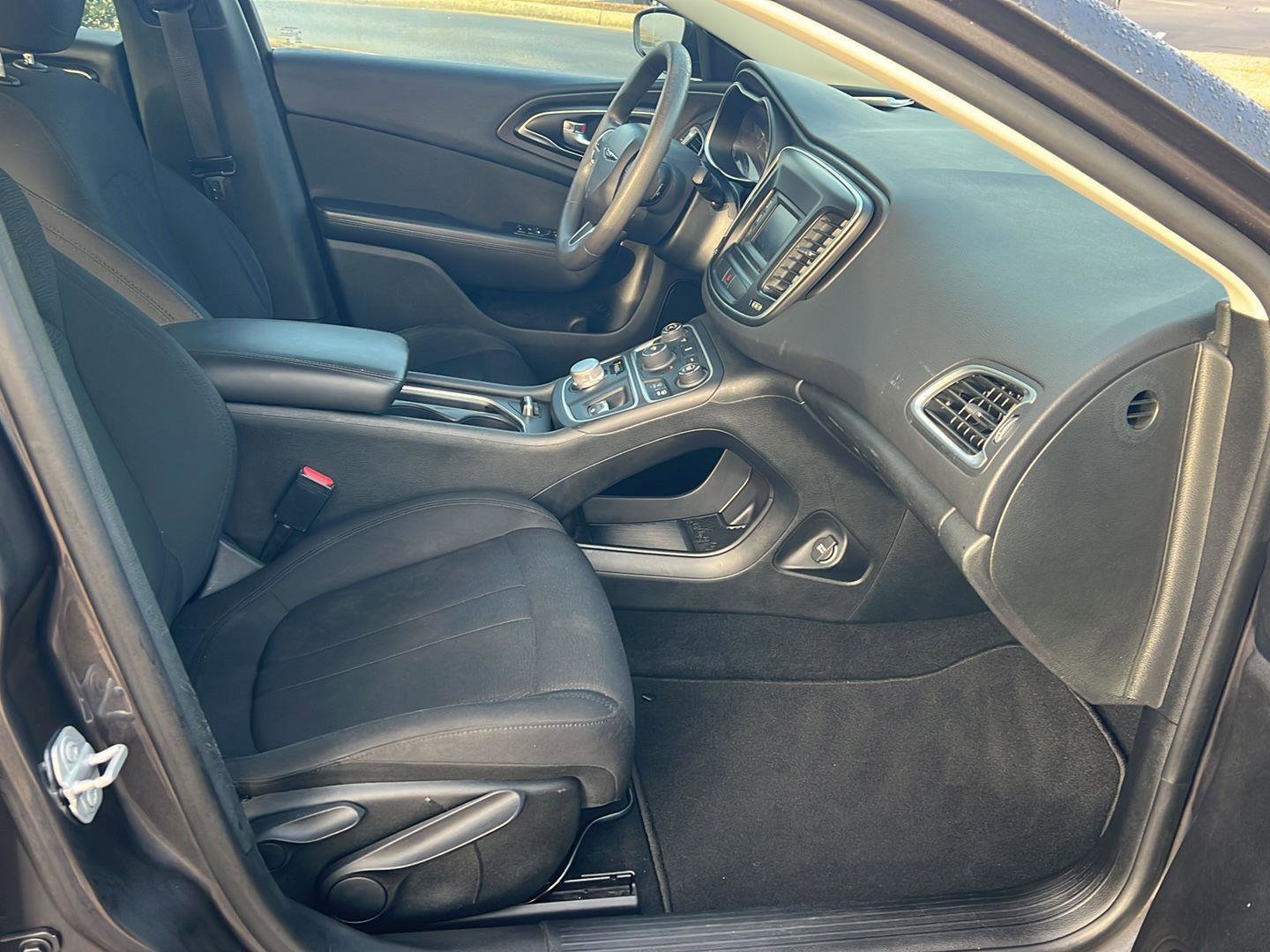 Used 2016 Chrysler 200 Limited image 13