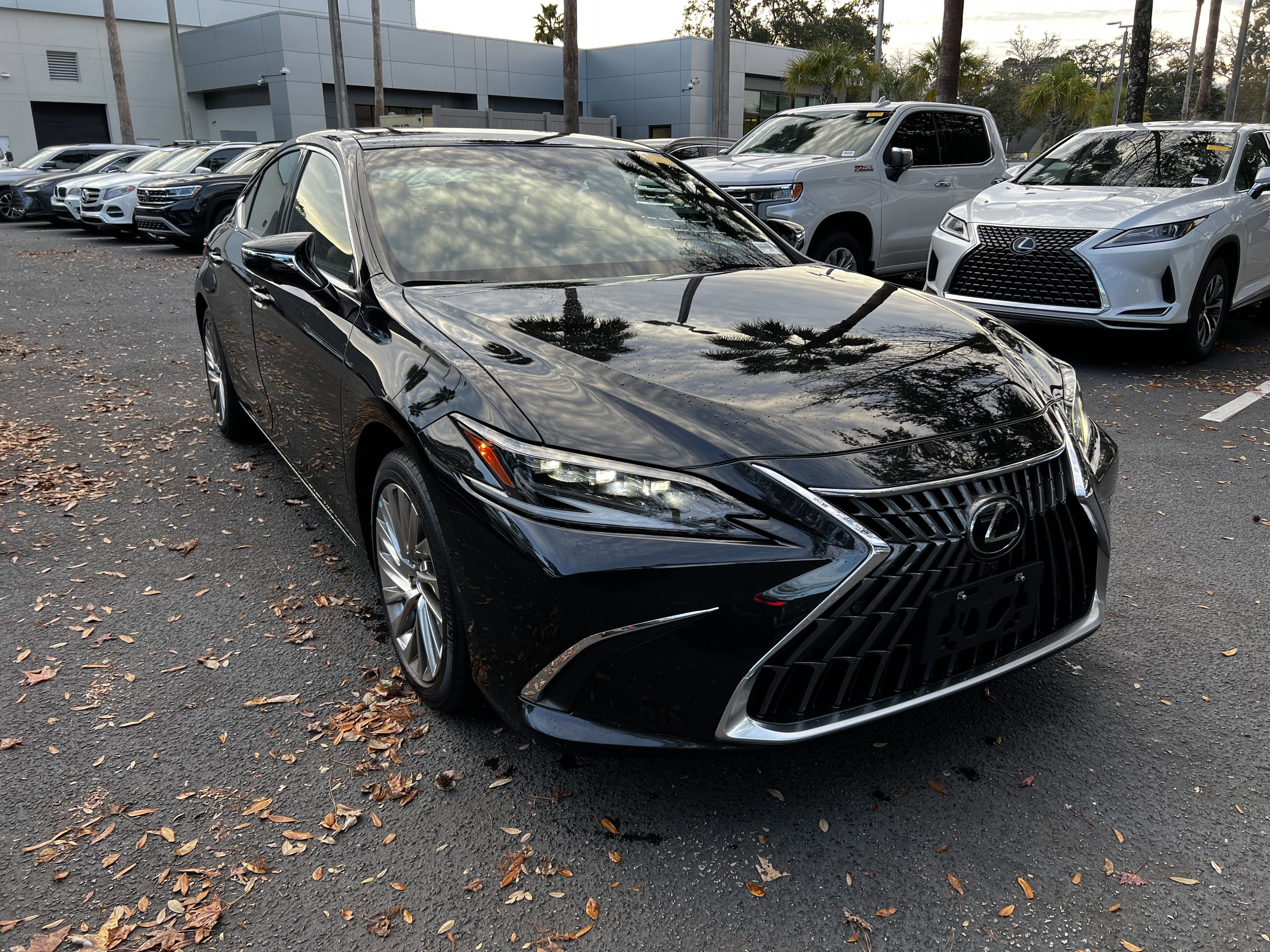Used 2023 Lexus ES 350 Ultra Luxury image 2