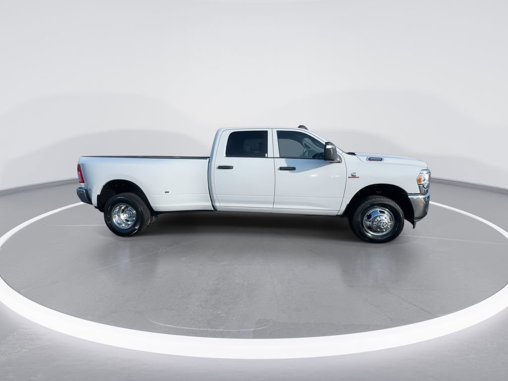Used 2024 RAM 3500 Tradesman w/ Chrome Appearance Group AWD/4WD image 9