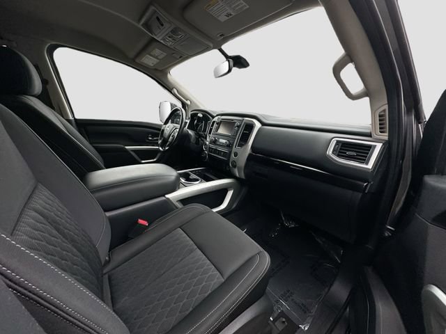 Used 2017 Nissan Titan SV image 31