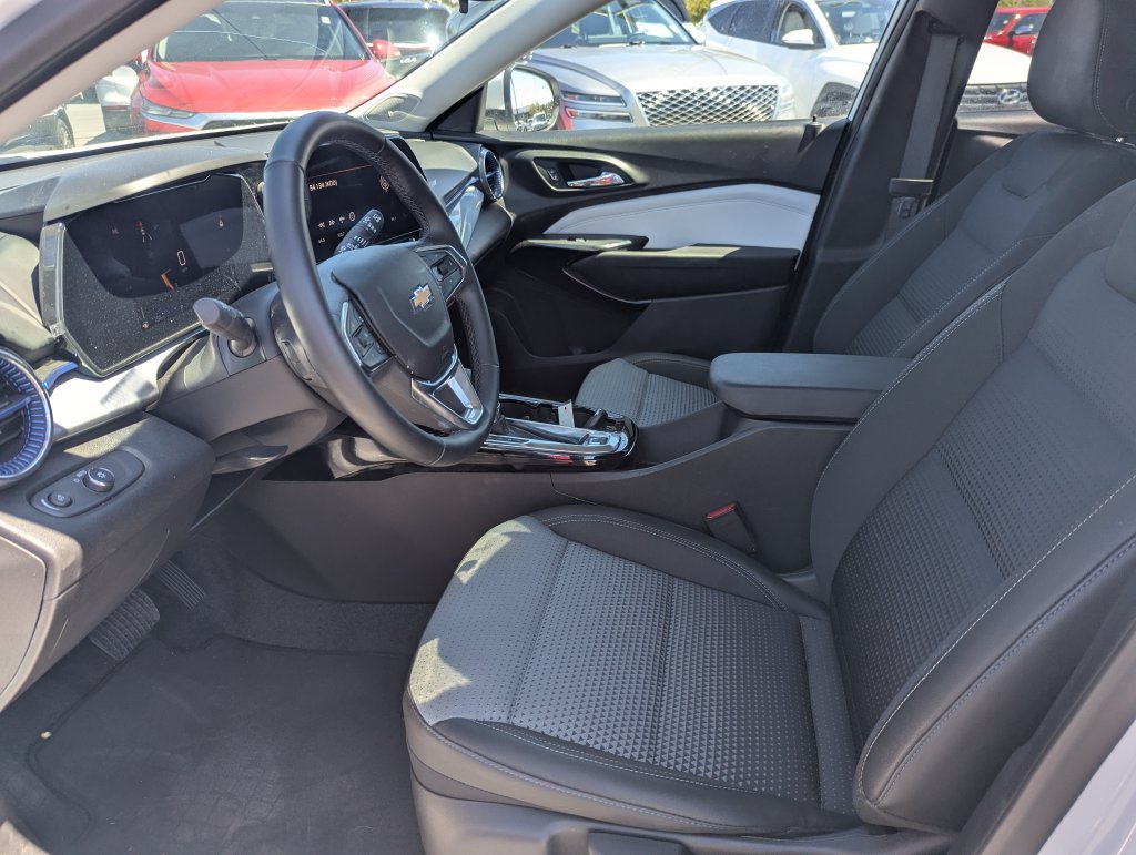 Used 2024 Chevrolet Trax LT w/ Driver Confidence Package FWD image 27