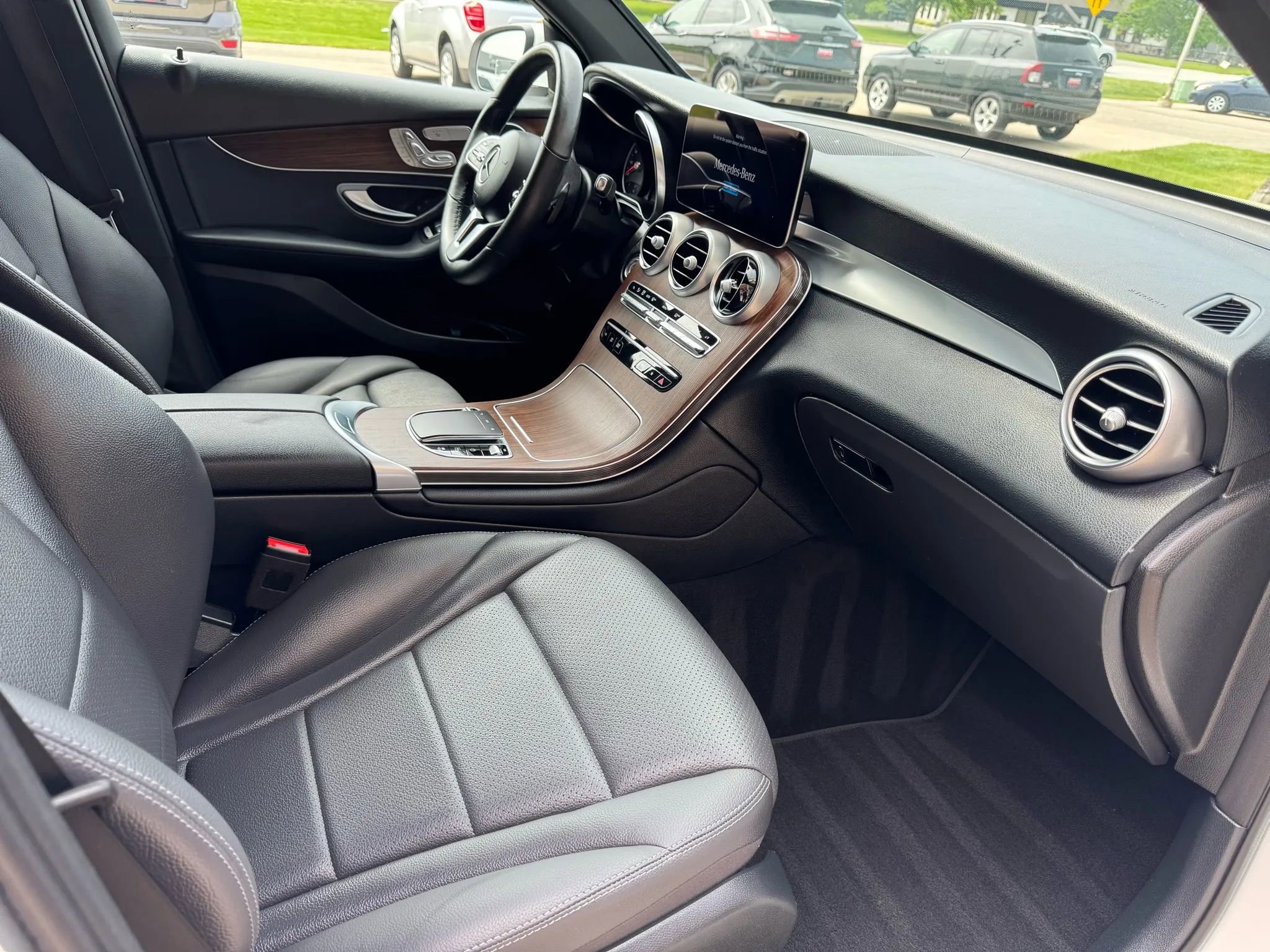 Used 2021 Mercedes-Benz GLC 300 4MATIC image 13