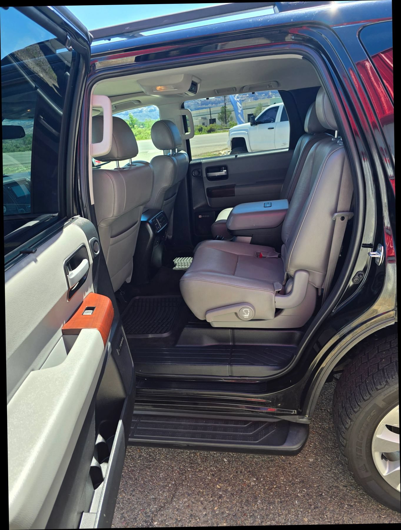 Used 2014 Toyota Sequoia Platinum AWD/4WD image 8
