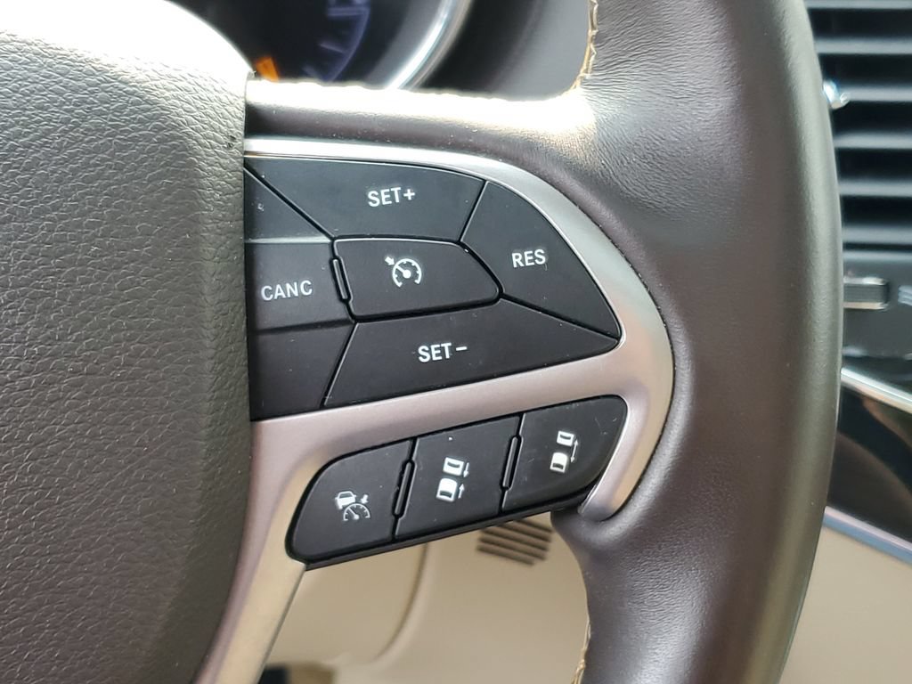 Used 2021 Jeep Grand Cherokee Overland AWD/4WD image 18