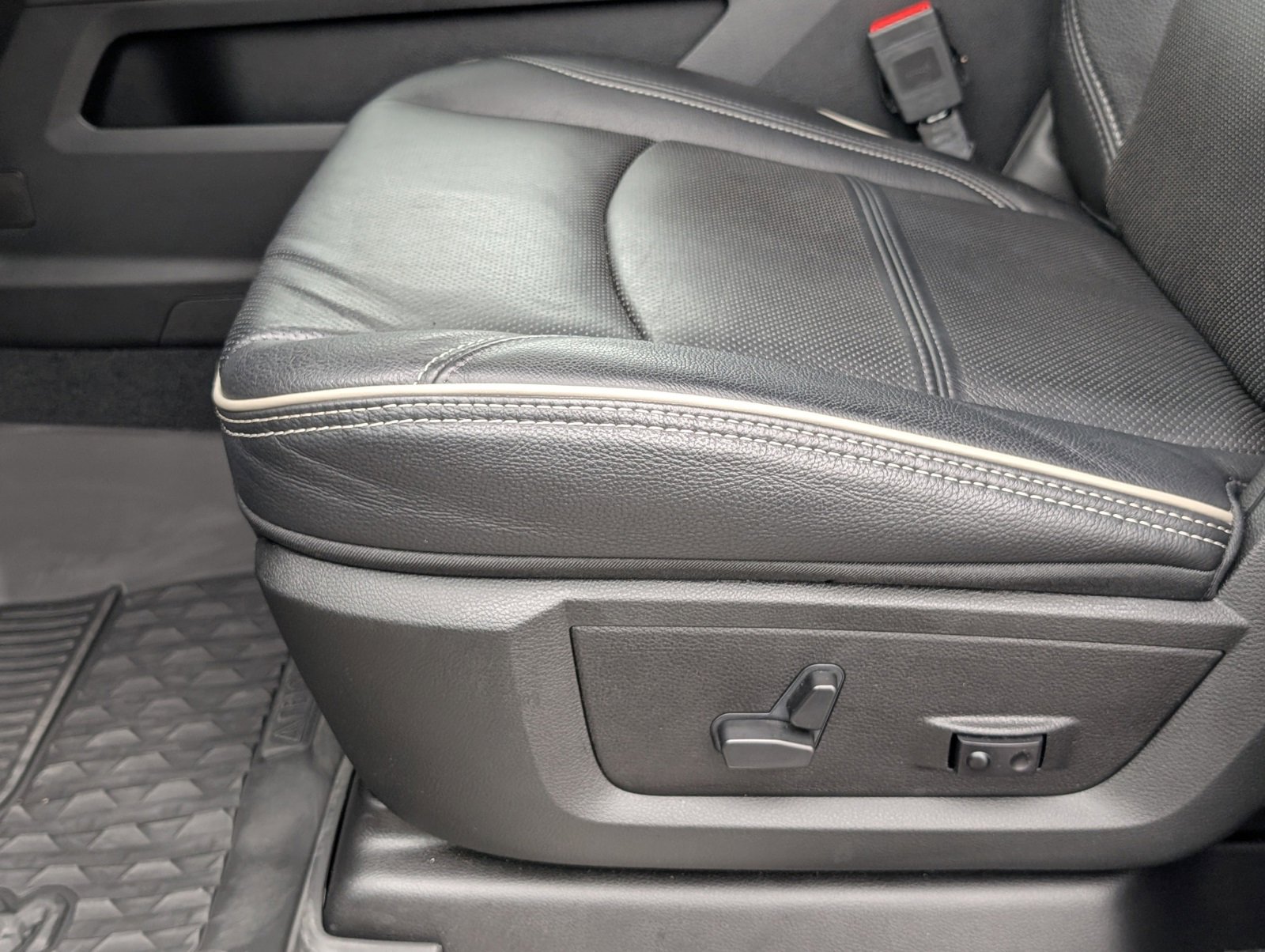 Used 2024 RAM 2500 Limited image 14