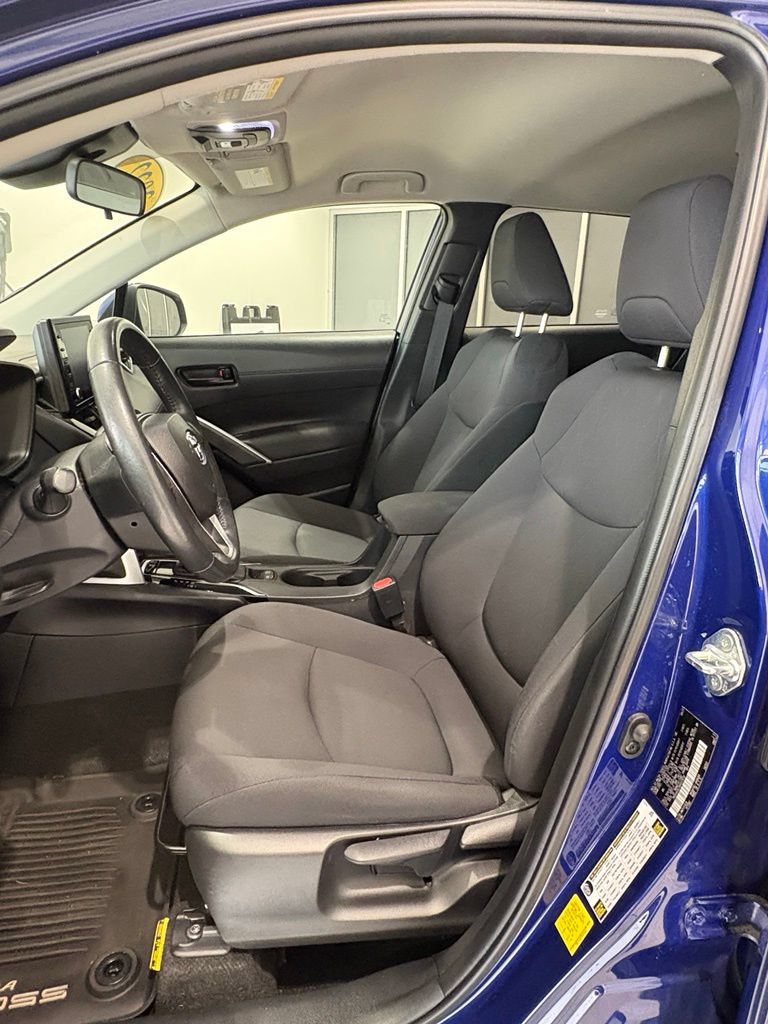Used 2022 Toyota Corolla Cross LE AWD/4WD image 12