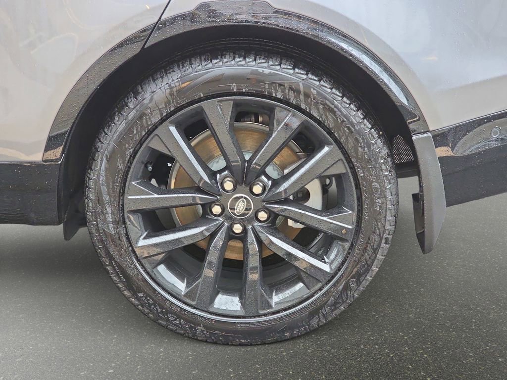 New 2026 Land Rover Discovery Dynamic SE image 36