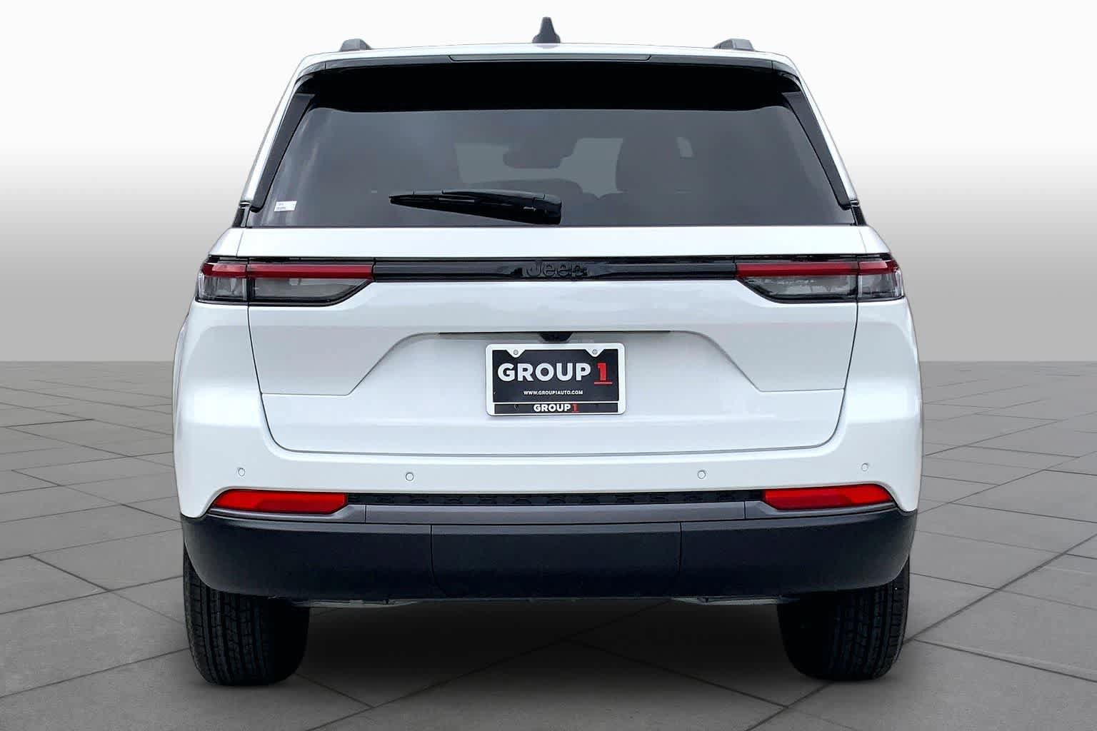 New 2026 Jeep Grand Cherokee Altitude RWD image 4