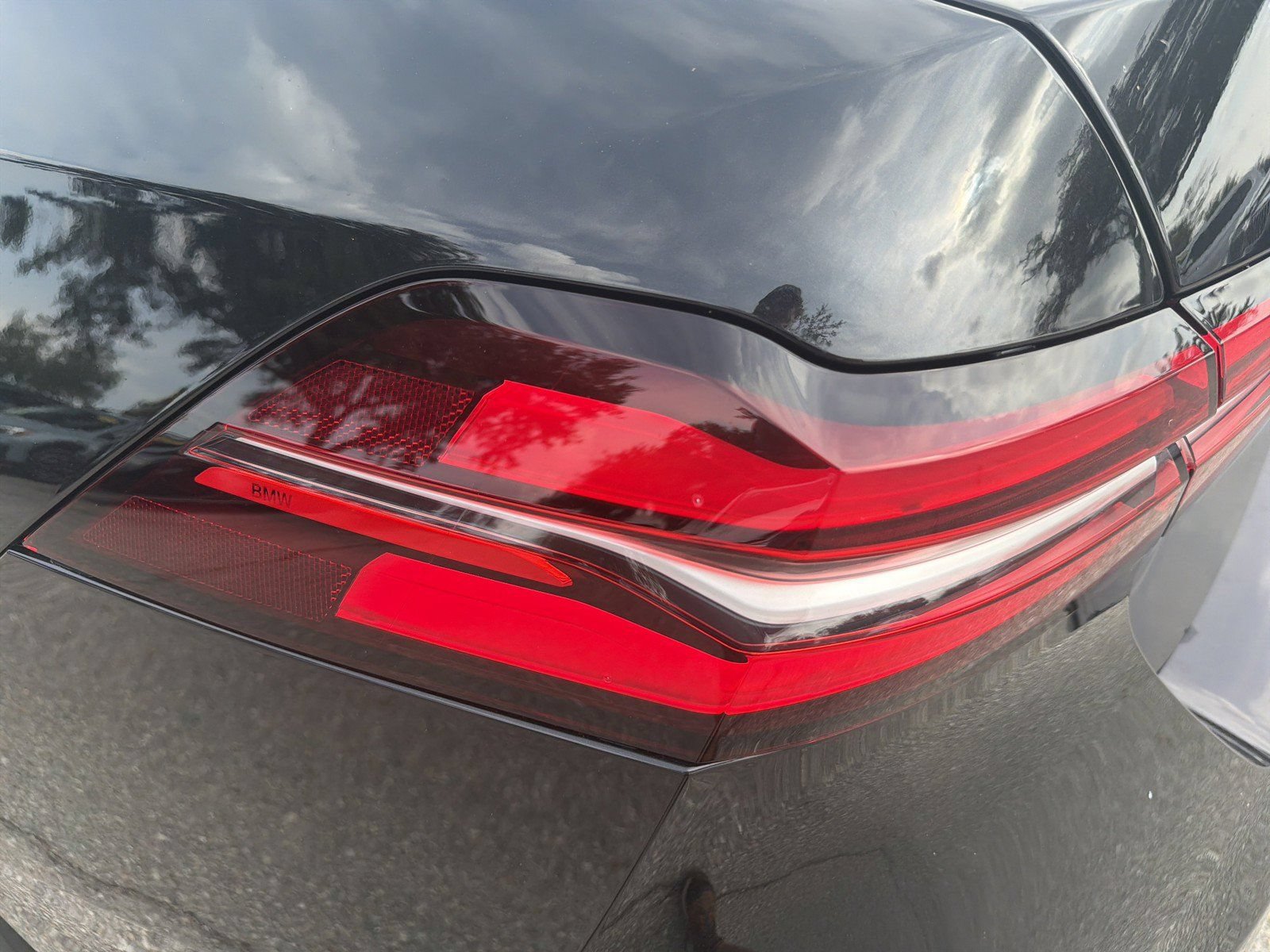 New 2027 BMW i5 eDrive40 w/ Premium Package RWD image 11
