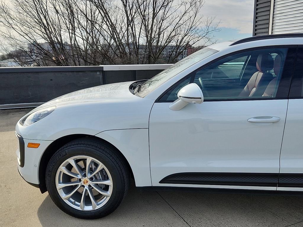 Certified 2025 Porsche Macan image 11