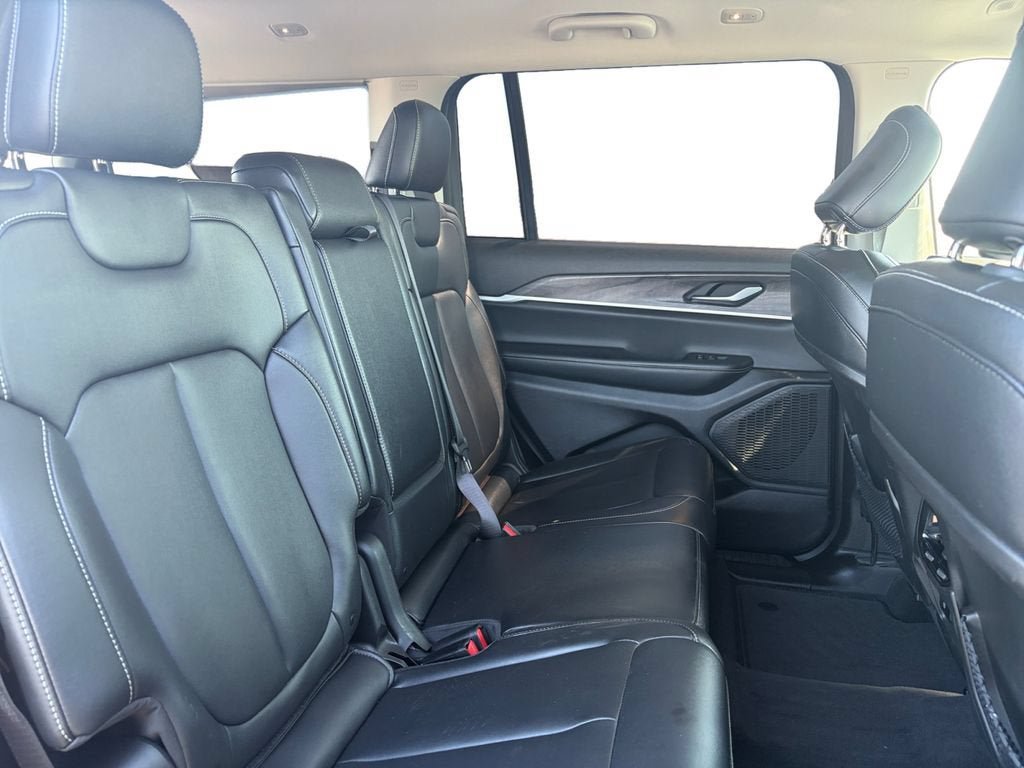 Used 2023 Jeep Grand Cherokee L Limited RWD image 18