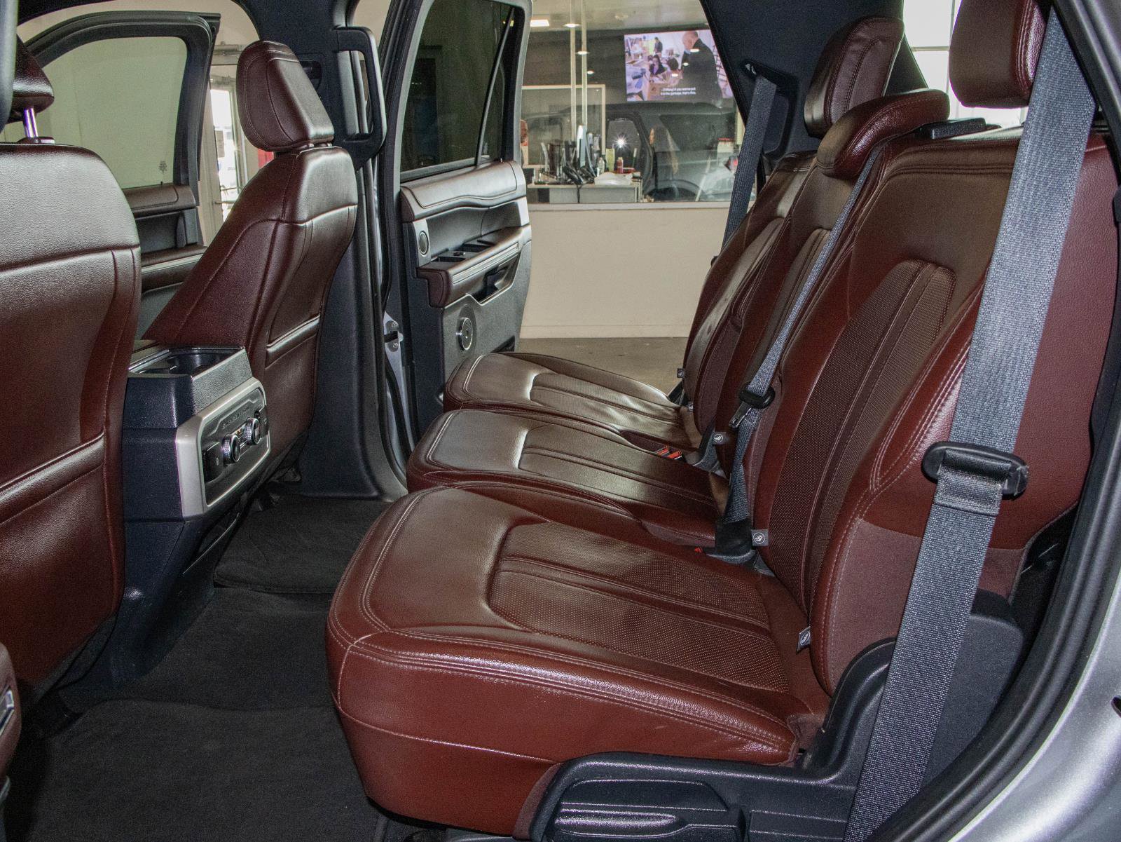 Used 2024 Ford Expedition Limited image 15