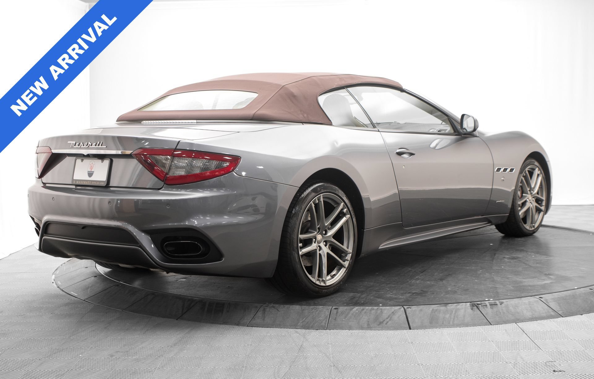 Used 2018 Maserati GranTurismo MC RWD image 11