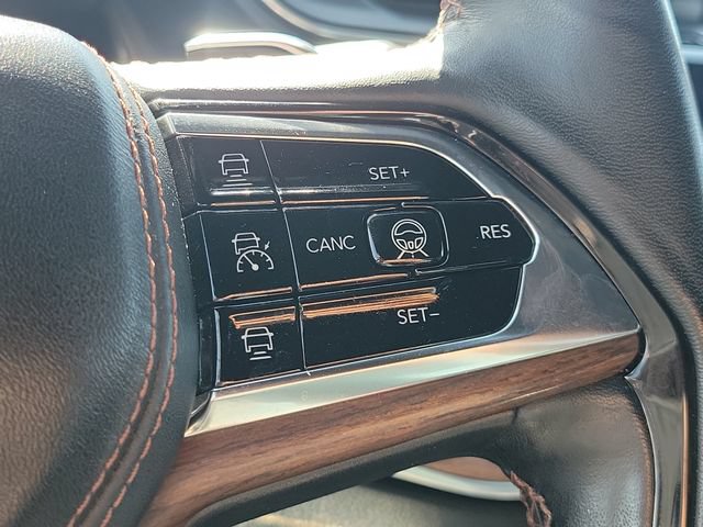 Used 2022 Jeep Grand Cherokee Summit AWD/4WD image 17
