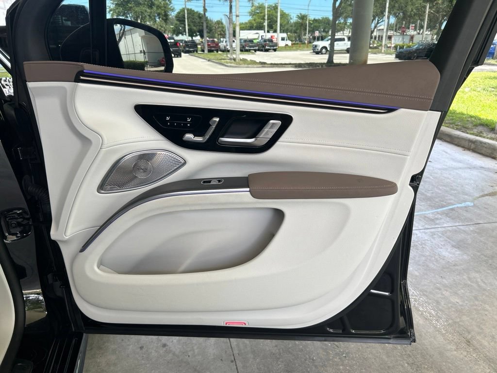 Used 2023 Mercedes-Benz EQS 580 4MATIC SUV image 28