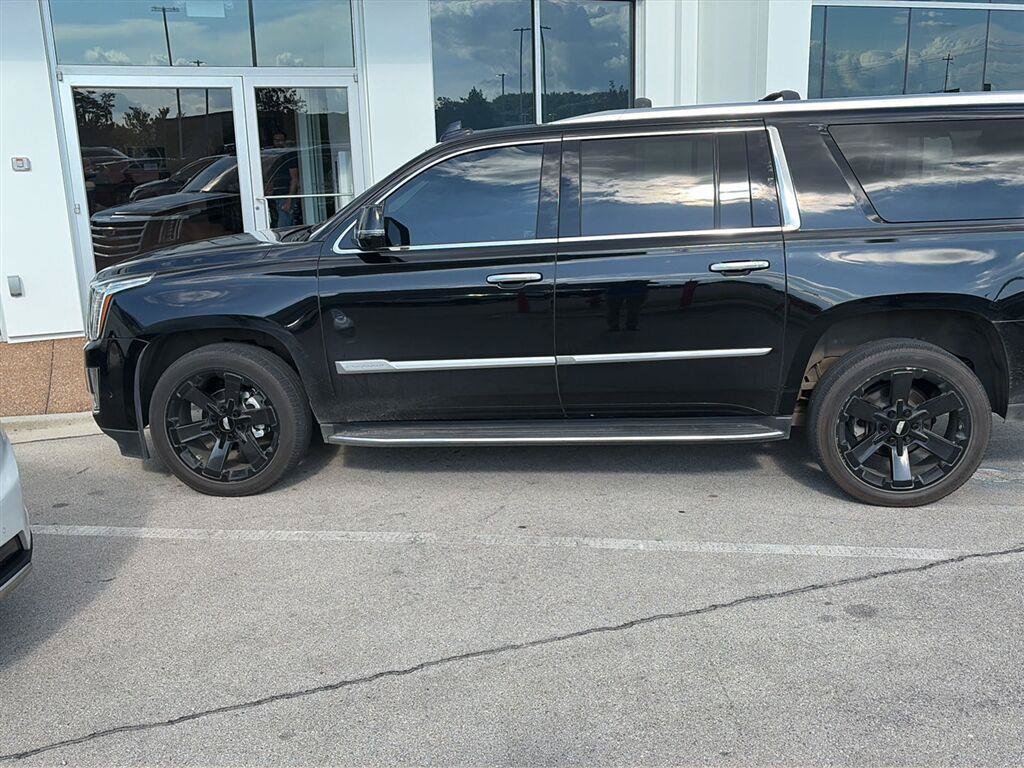 Used 2019 Cadillac Escalade ESV Luxury AWD/4WD image 6