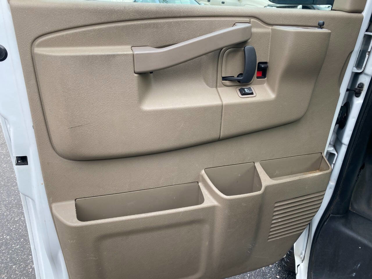 Used 2019 Chevrolet Express 2500 w/ Driver Convenience Package image 11