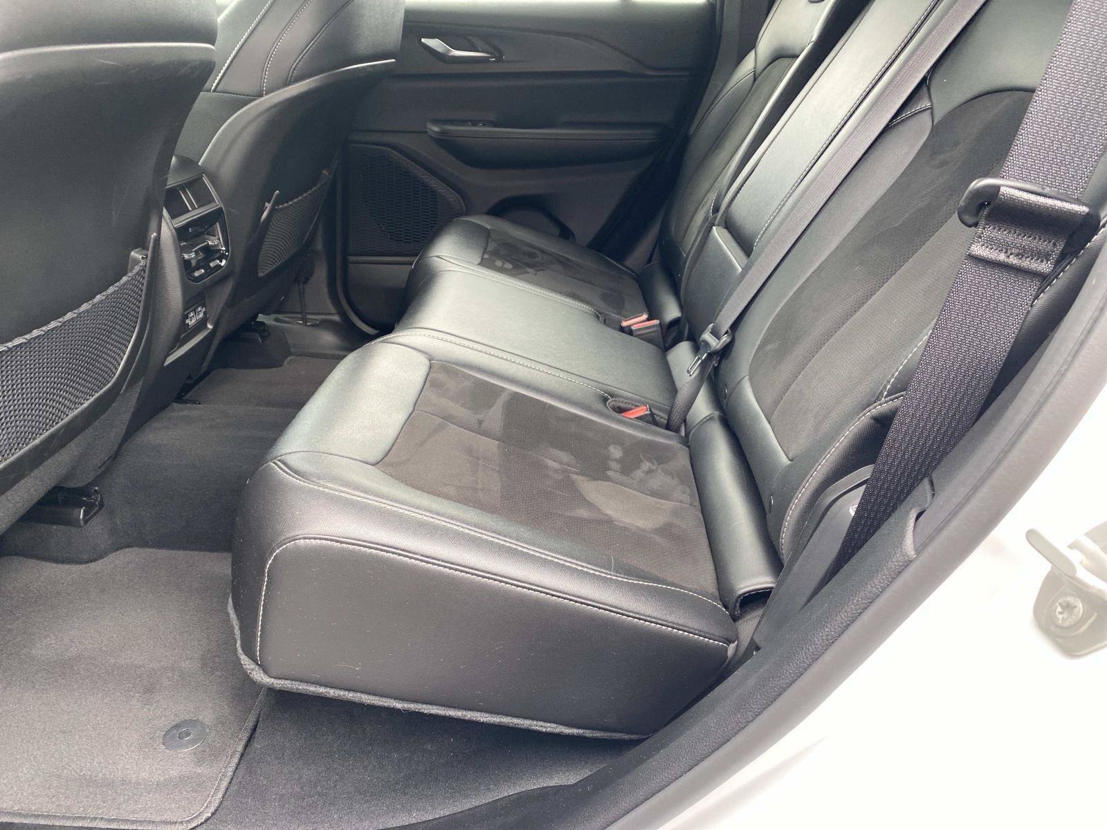 Used 2024 Jeep Grand Cherokee Altitude AWD/4WD image 19