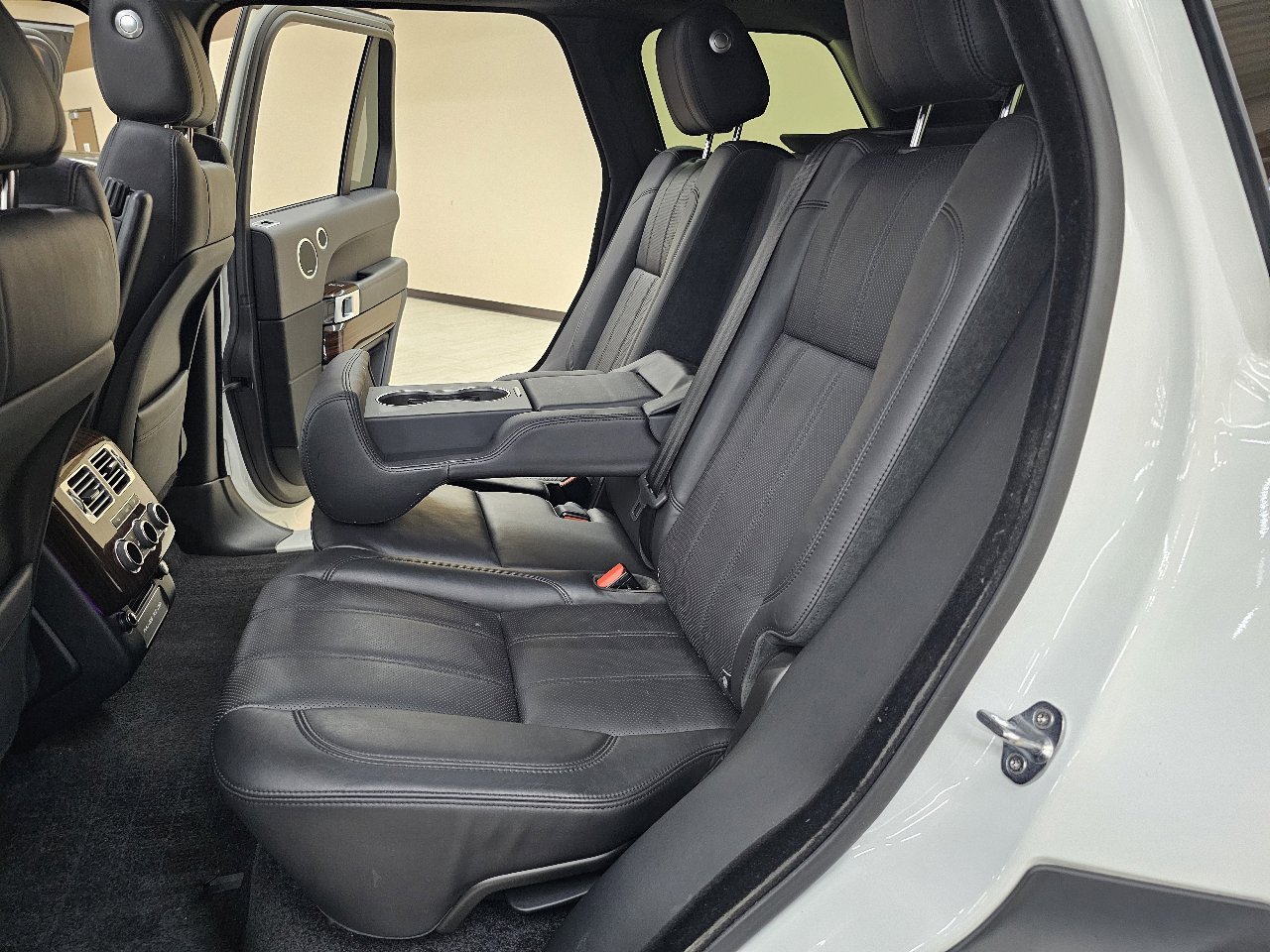 Used 2017 Land Rover Range Rover HSE image 25