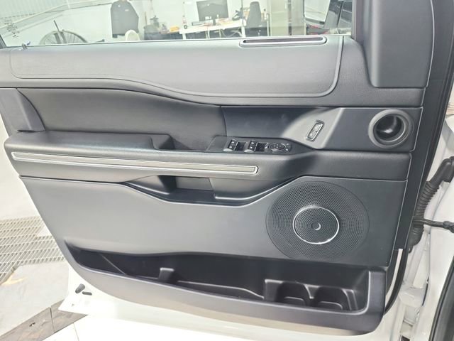 Used 2020 Ford Expedition XLT image 25