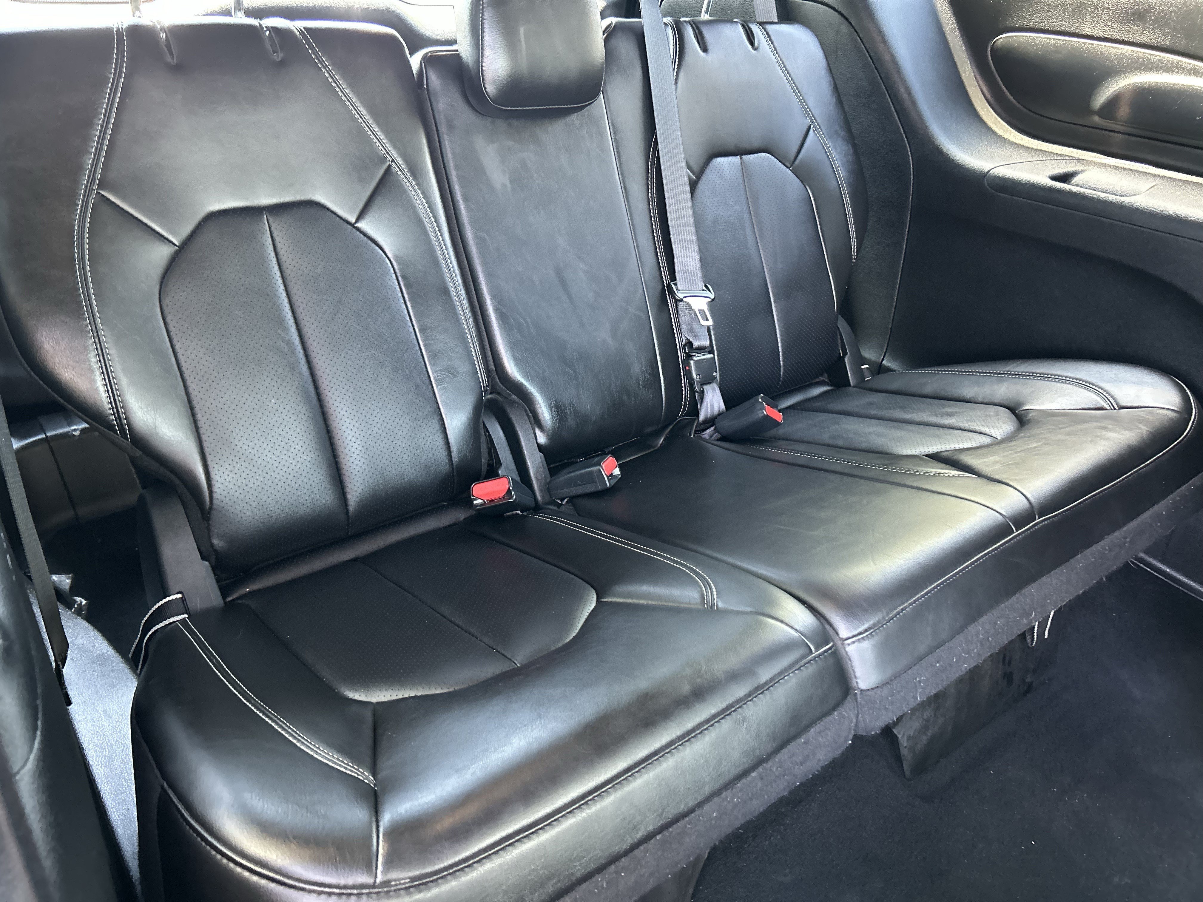Used 2025 Chrysler Pacifica Select FWD image 12