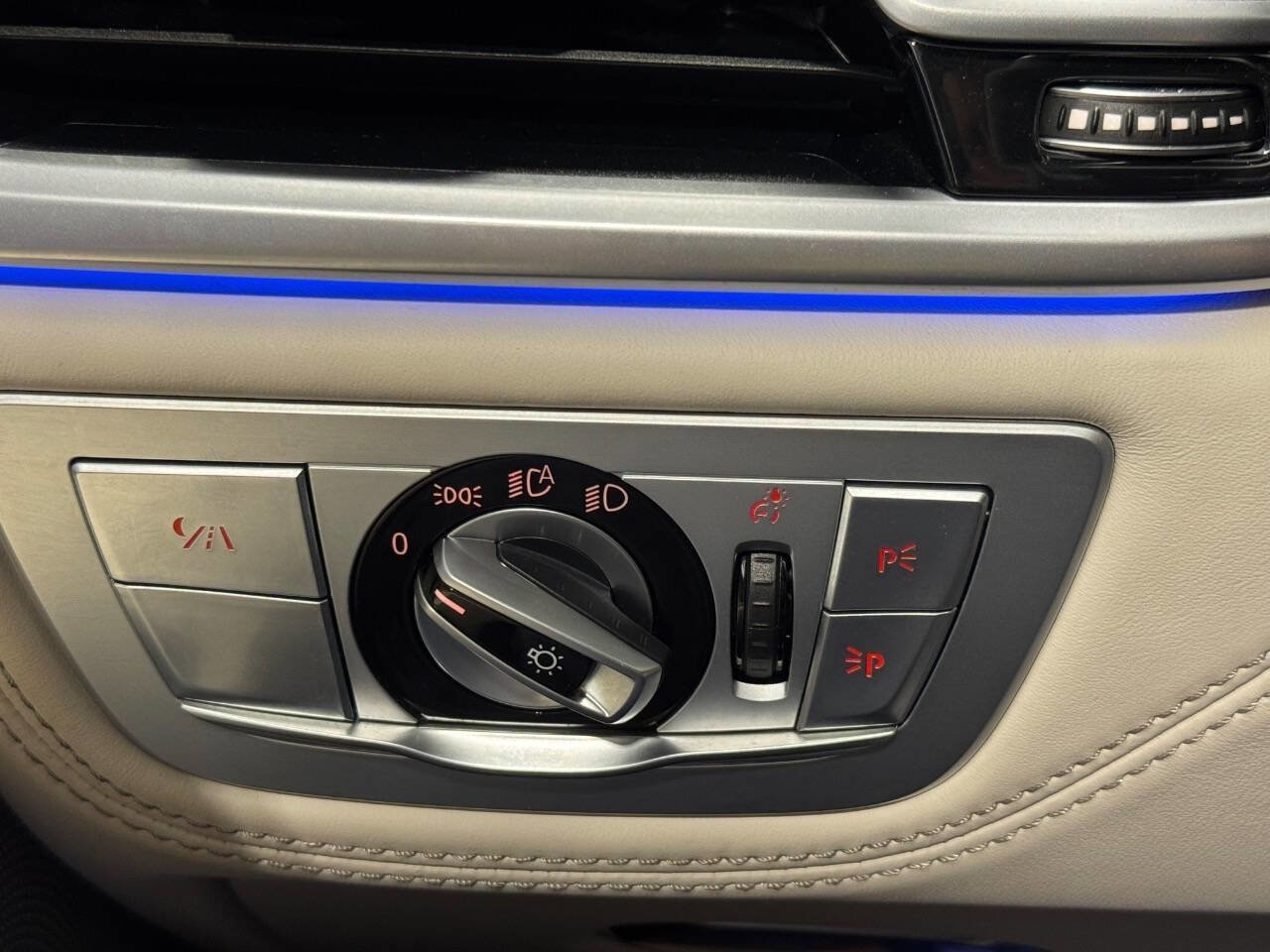 Used 2019 BMW M760i xDrive w/ Luxury Rear Seating Package image 59