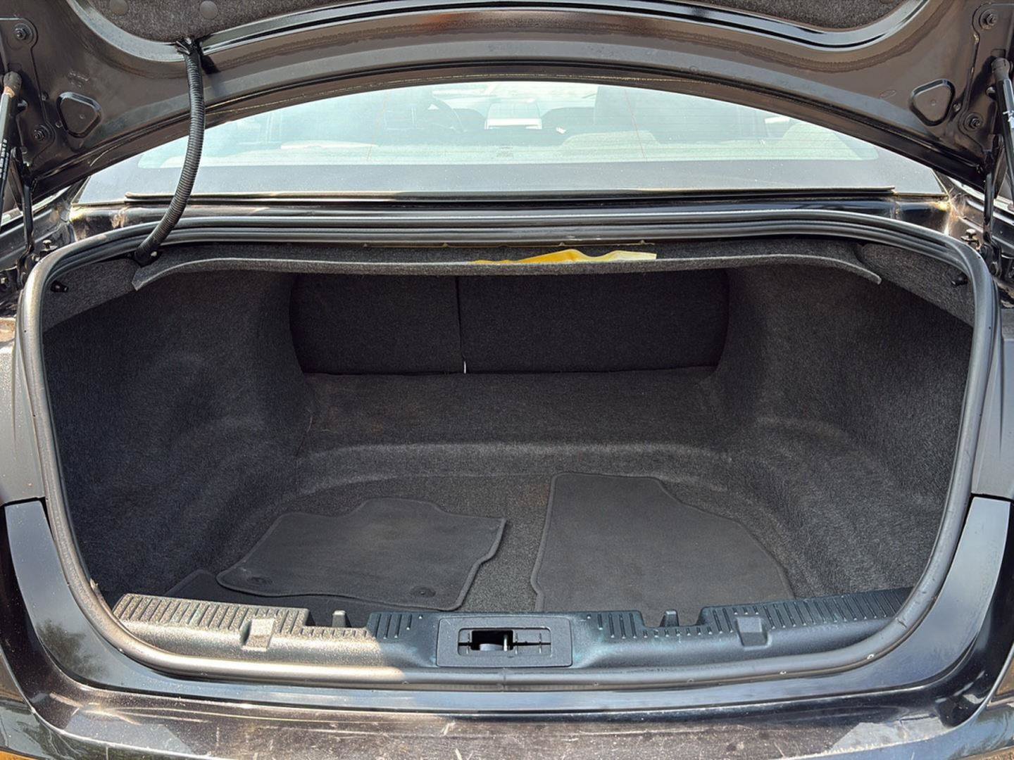 Used 2016 Ford Taurus SEL FWD image 17