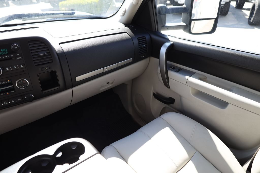 Used 2011 Chevrolet Silverado 3500 LT w/ Interior Plus Package AWD/4WD image 21