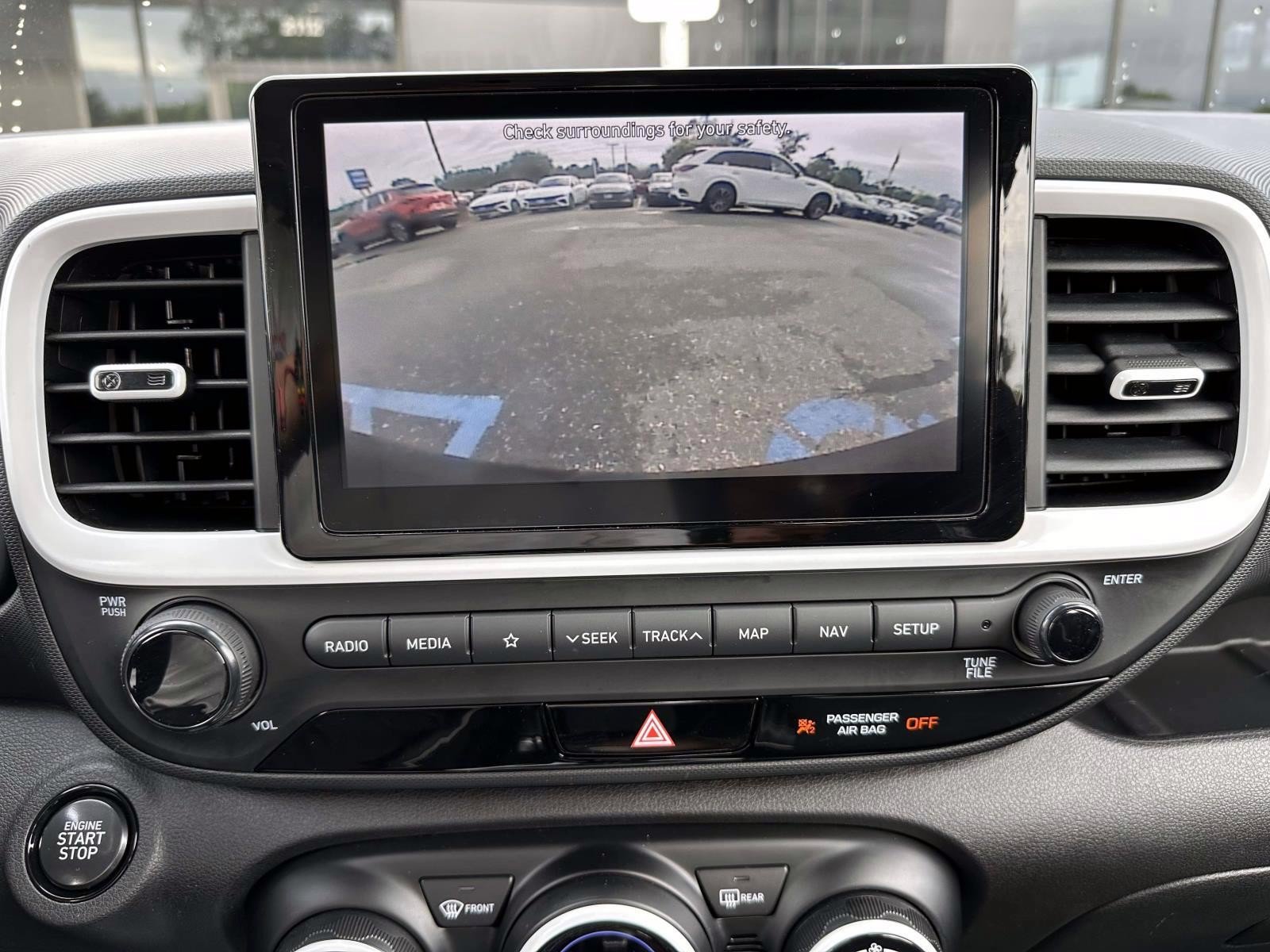 Used 2022 Hyundai Venue Limited FWD image 22
