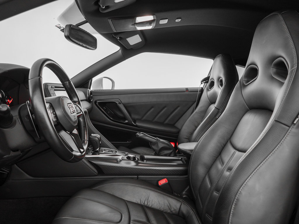 Used 2024 Nissan GT-R Premium w/ Premium Interior Package AWD/4WD image 16