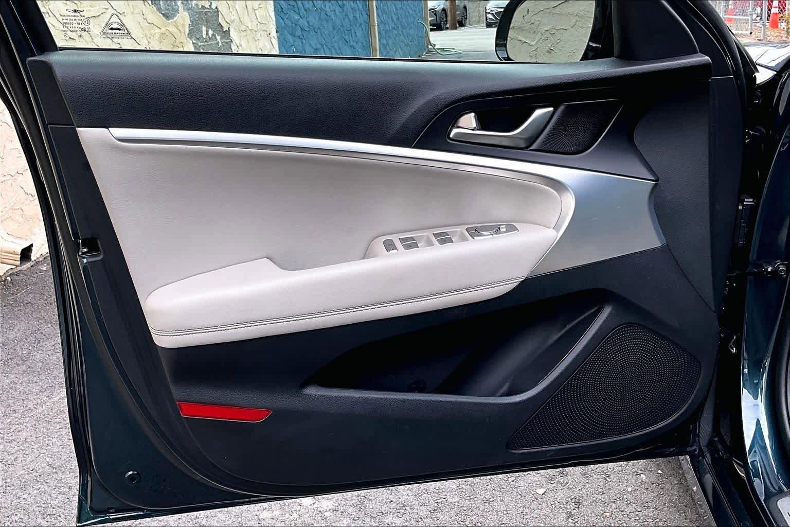 Used 2023 Genesis G70 2.0T RWD image 20