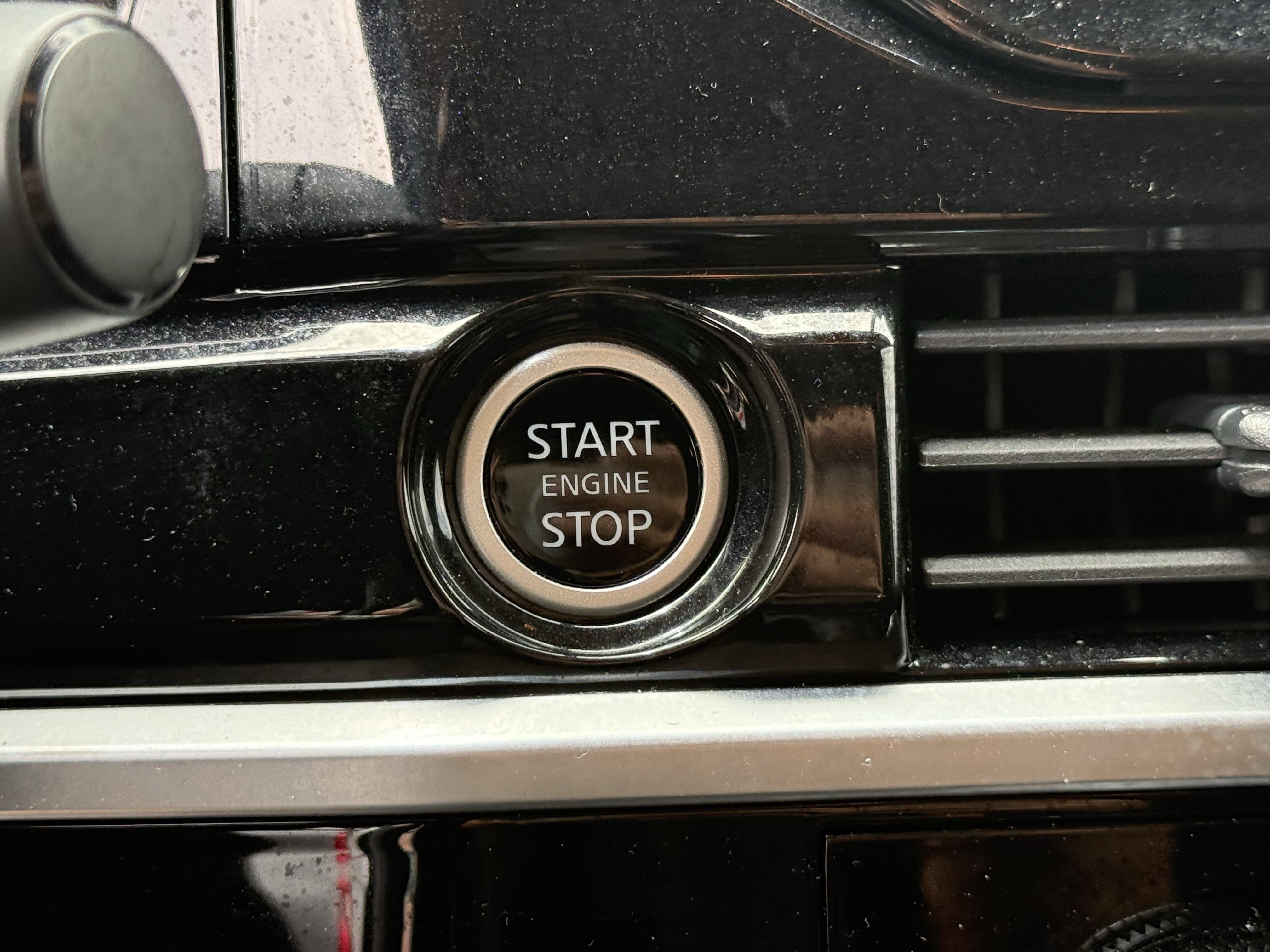 Used 2024 Nissan Pathfinder SV w/ Black Appearance Package FWD image 25