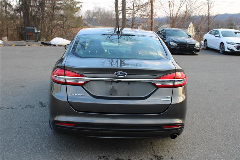 Used 2017 Ford Fusion SE w/ Fusion SE Technology Package image 5