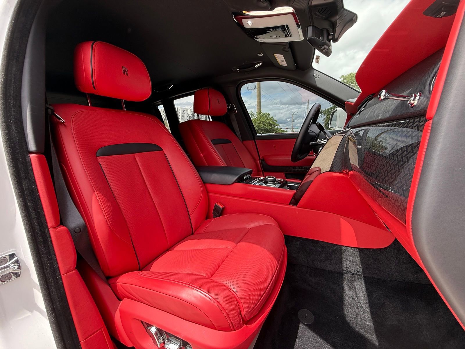 Used 2022 Rolls-Royce Cullinan Black Badge image 33