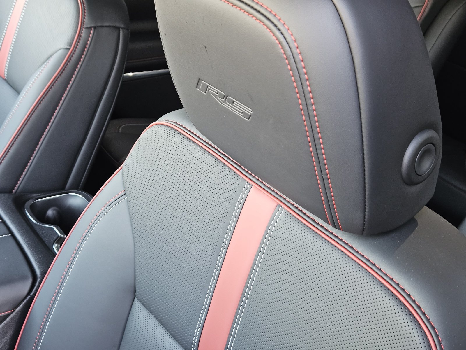 New 2027 Chevrolet Traverse RS w/ LPO, Floor Liner Package FWD image 17