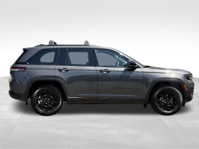 Used 2024 Jeep Grand Cherokee Altitude AWD/4WD image 7