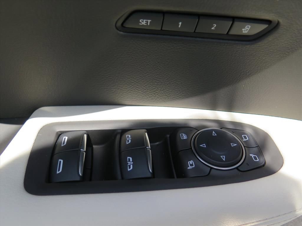 Used 2025 Cadillac XT6 Sport w/ Technology Package AWD/4WD image 10